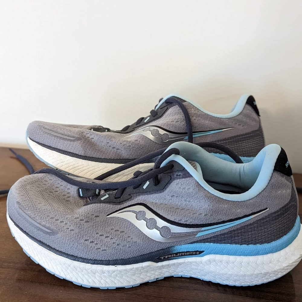 Saucony Trumph Sneaker size 10.5 wide